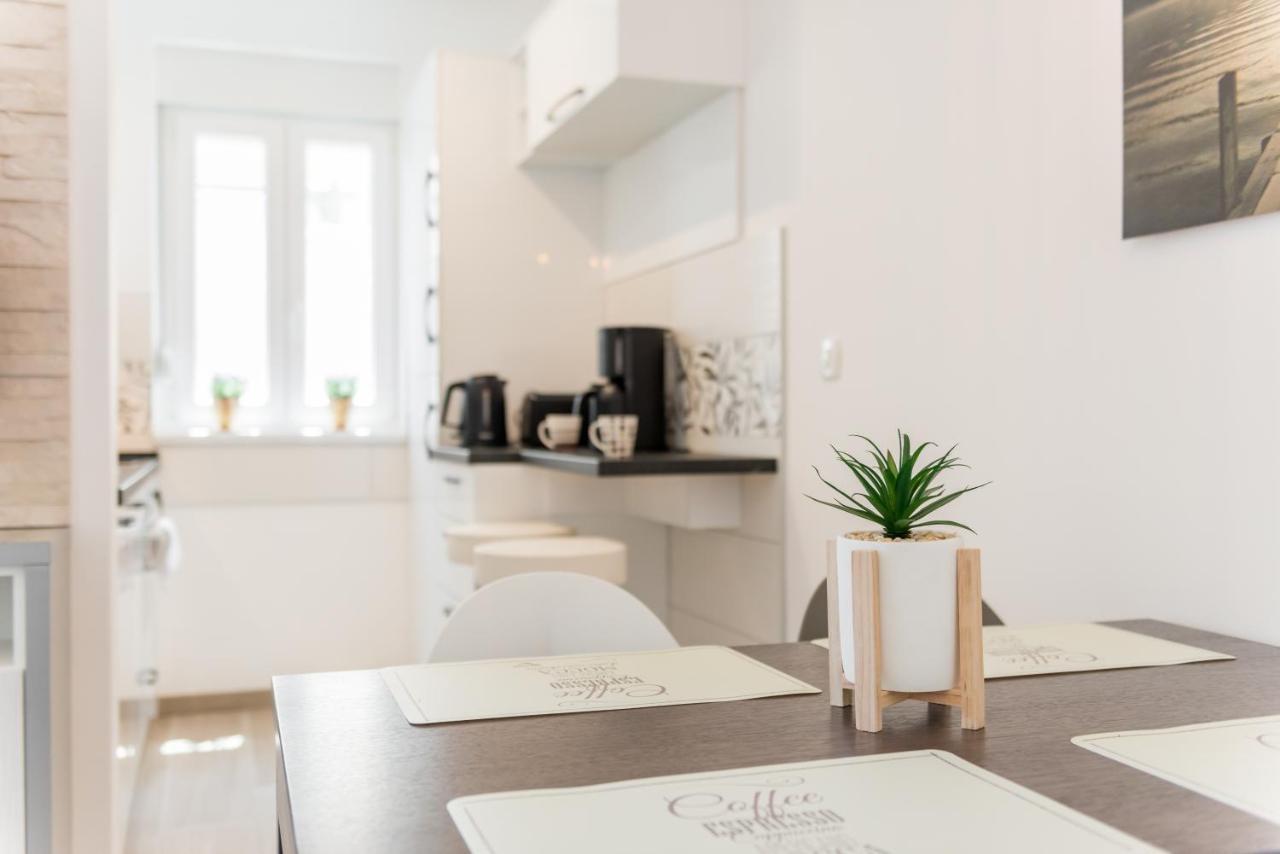 New, Private Heated Swimming Pool, Free Parking, Trogir Centar Apartment Exterior photo