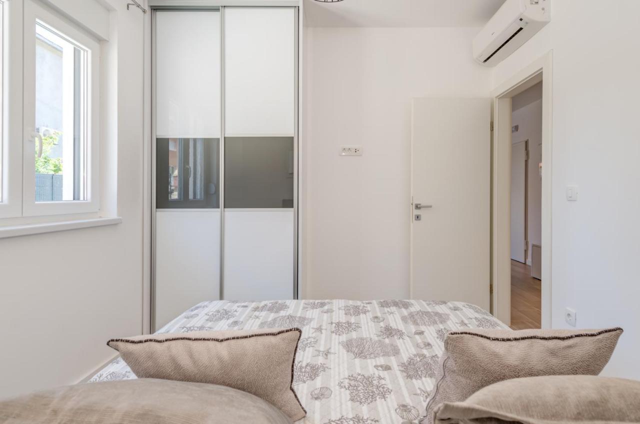 New, Private Heated Swimming Pool, Free Parking, Trogir Centar Apartment Exterior photo